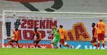 Galatasaray kalesine duvar ördü! .