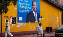 Gine devlet başkanından, bakana tekme tokat dayak